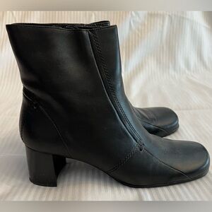 St. John’s Bay Women's Size 10 Black Leather Adler Boots